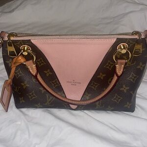 Louis Vuitton monogram V tote BB Rose